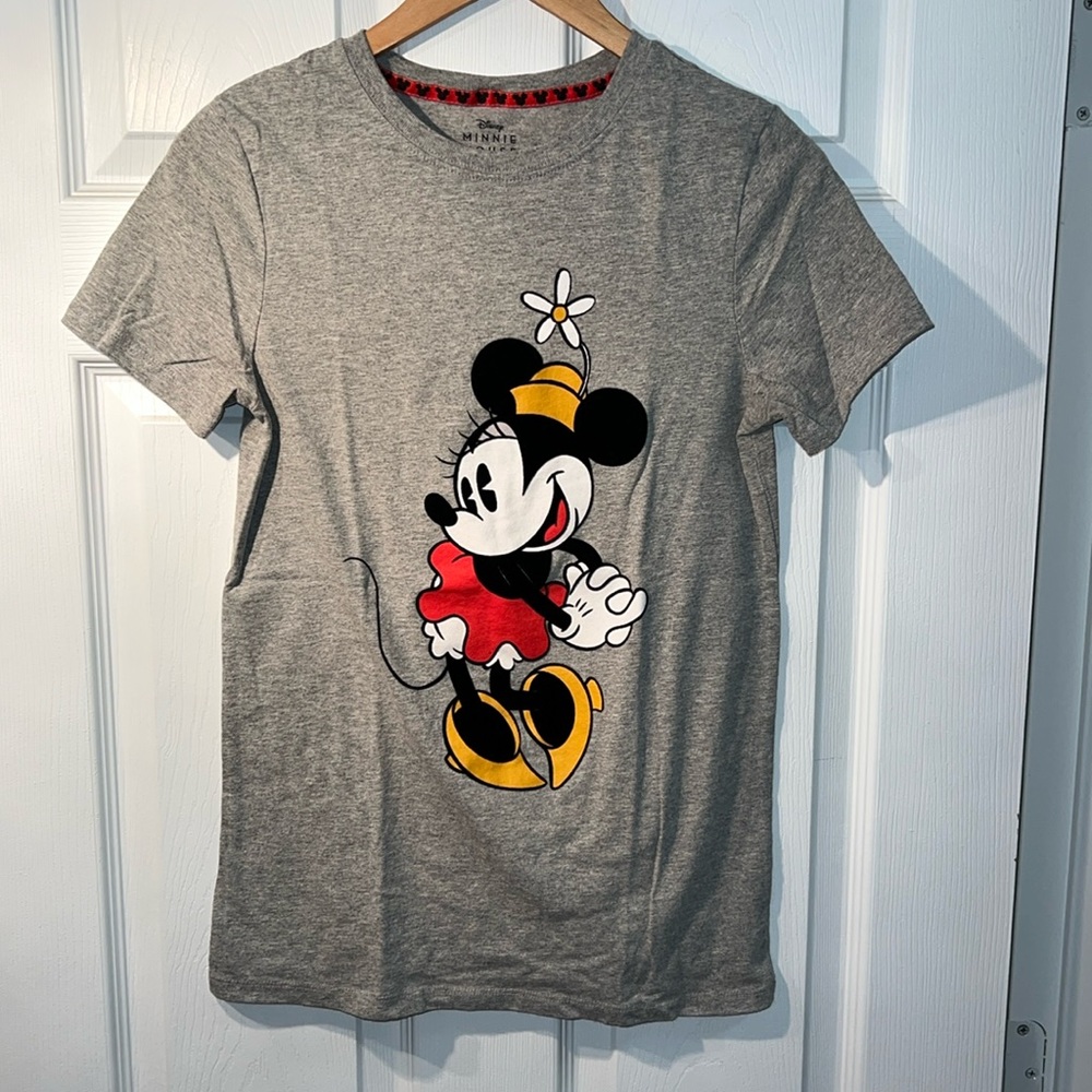 Woman’s Size Medium Disney Minnie Mouse T-Shirt